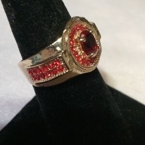 Garnet color Gold tone ring size 7.5  NWT (sku 321)